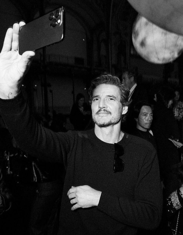 rkivedro's tweet image. there comes to a point where everything he does is sexy to me like him taking a selfie turns me on