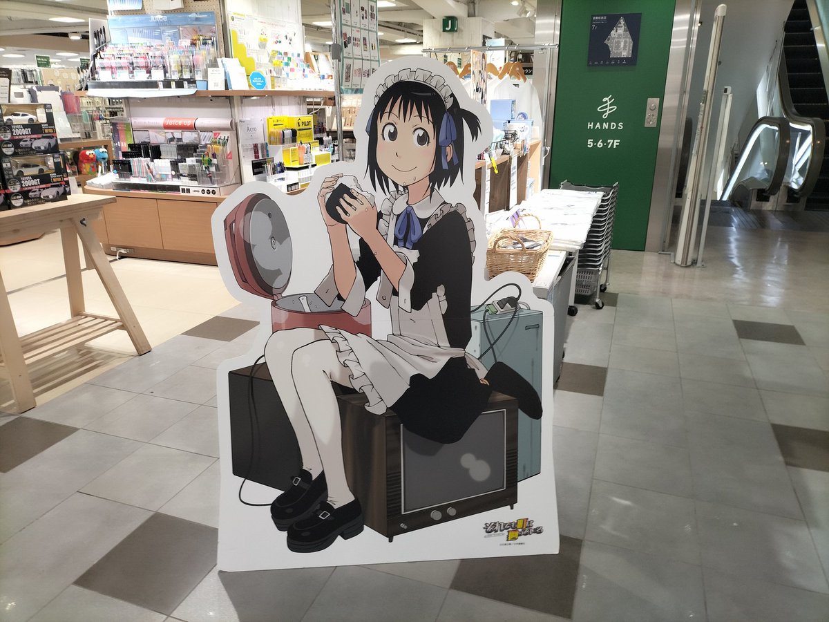 sea_sun's tweet image. えっ、ちょっと待って！ #ハンズ 横浜で #それ町 のポップアップショップやってる！！ 懐かしー

それ町って #新房昭之 総監督、#シャフト 製作で #物語シリーズ をギャグにした雰囲気でけっこうすきだったのよね♪
#それでも町は回っている