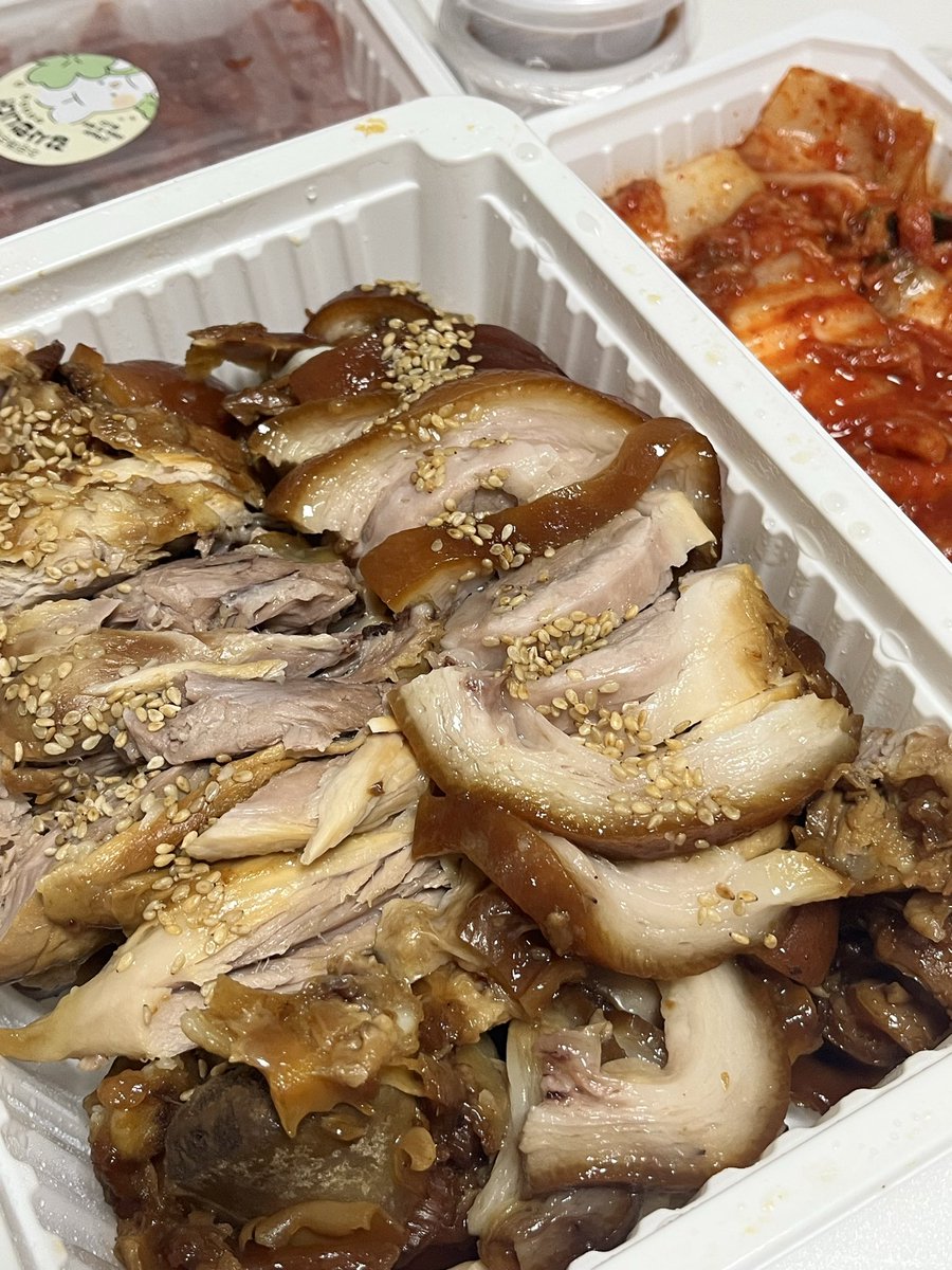 주말엔 배달시켜서 하루종일 TV보는게 최고야