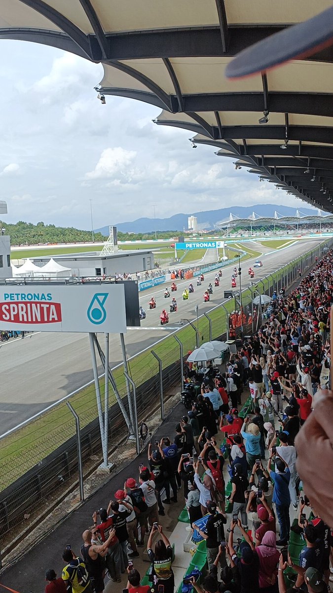 DSlyImp's tweet photo. #GrandStandView #MotoGP https://t.co/4U5ePEnzyt