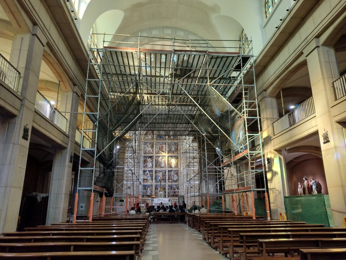 A veces, sin buscarlo, se crea una escala dentro de otra, más adecuada para rituales más íntimos.
Saber superponer ambas intencionadamente es una lección que se puede aprender de maestros como Palacios o Muguruza. #arquitectura