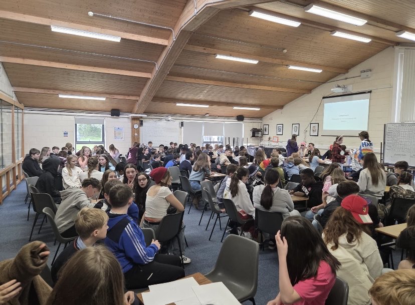 Pres_Carlow's tweet image. 🎃👻🎃Meitheal Quiz for First Years 🎃👻🎃Our @Pres_Carlow First Years finished the term with a #quiz! Thanks to their #meitheal leaders for organising the event. Enjoy the holidays! @CeistTrust @meithealkandle 
 instagram.com/reel/DQOW86YjX…
