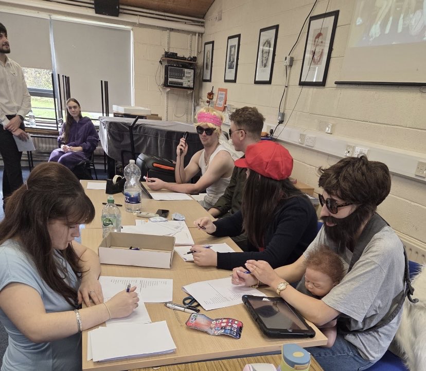 Pres_Carlow's tweet image. 🎃👻🎃Meitheal Quiz for First Years 🎃👻🎃Our @Pres_Carlow First Years finished the term with a #quiz! Thanks to their #meitheal leaders for organising the event. Enjoy the holidays! @CeistTrust @meithealkandle 
 instagram.com/reel/DQOW86YjX…