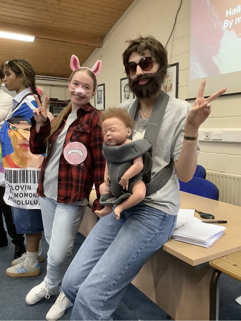 Pres_Carlow's tweet image. 🎃👻🎃Meitheal Quiz for First Years 🎃👻🎃Our @Pres_Carlow First Years finished the term with a #quiz! Thanks to their #meitheal leaders for organising the event. Enjoy the holidays! @CeistTrust @meithealkandle 
 instagram.com/reel/DQOW86YjX…