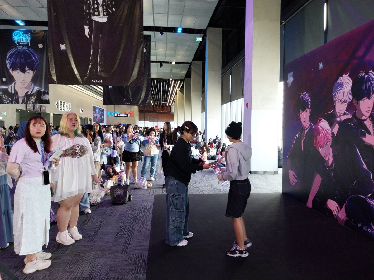 plaveguide_th's tweet image. ภาพบรรยายกาศในคอนเสิร์ต 2025 PLAVE Asia Tour [DASH: Quantum Leap] in Bangkok กำลังคึกคักและเต็มไปด้วยพึลลีที่มาร่วมงานคอนเสิร์ตอย่างล้นหลาม 

พึลลีท่านไหนมาถึงคอนเสิร์ตแล้ว อย่าลืมมาร่วมกิจกรรมต่างๆในคอนเสิร์ตกันนะคะ

💙💜💗❤️🖤

#PLAVEBKK2025 
#DASH_Quantum_Leap_in_Bangkok