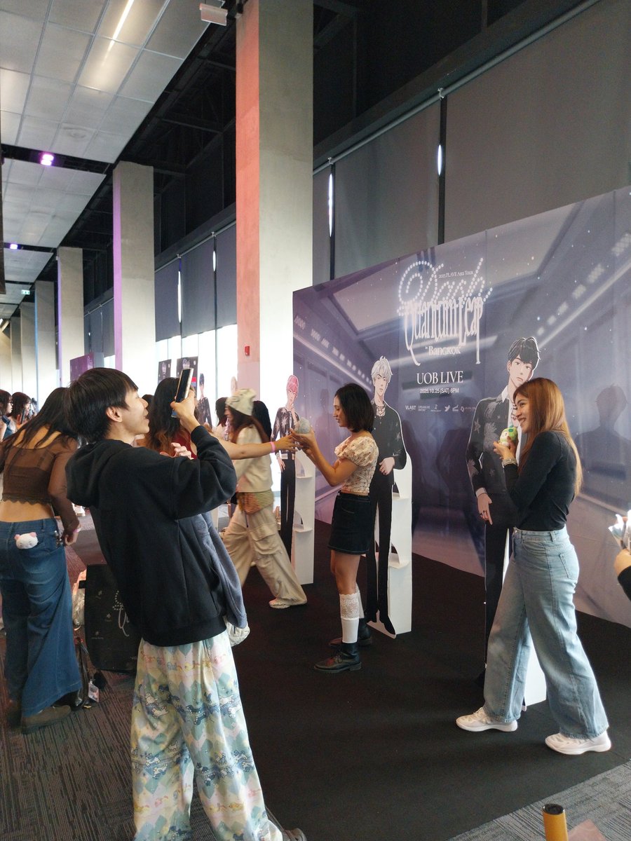 plaveguide_th's tweet image. ภาพบรรยายกาศในคอนเสิร์ต 2025 PLAVE Asia Tour [DASH: Quantum Leap] in Bangkok กำลังคึกคักและเต็มไปด้วยพึลลีที่มาร่วมงานคอนเสิร์ตอย่างล้นหลาม 

พึลลีท่านไหนมาถึงคอนเสิร์ตแล้ว อย่าลืมมาร่วมกิจกรรมต่างๆในคอนเสิร์ตกันนะคะ

💙💜💗❤️🖤

#PLAVEBKK2025 
#DASH_Quantum_Leap_in_Bangkok