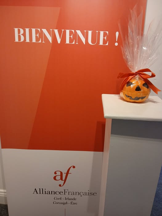 We have two surprises for our young students of #French today (Saturday 25th October):

- A free Halloween-themed puppet-making #workshop in French with Jenna Pan Dolls ;
- Our Halloween draw, with a chance to win a #Belgian chocolate pumpkin!