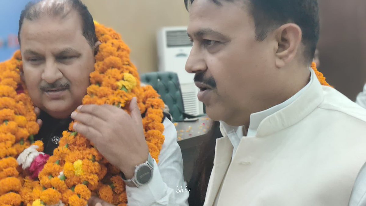 Indrase45295863's tweet image. प्रदेश के लाखो लाख शिक्षकों के अगुआ उत्तरप्रदेशीय प्राथमिक शिक्षक संघ के प्रदेश अध्यक्ष डॉ दिनेशचन्द्र शर्मा जी को टीचर फेडरेशन ऑफ़ इंडिया का राष्ट्रीय अध्यक्ष तथा मेरे अभिभावक श्री राधेरमण त्रिपाठी जी को राष्ट्रीय उपाध्यक्ष चुने जाने की हार्दिक शुभकामनाएँ एवं बहुत बहुत बधाई 🙏