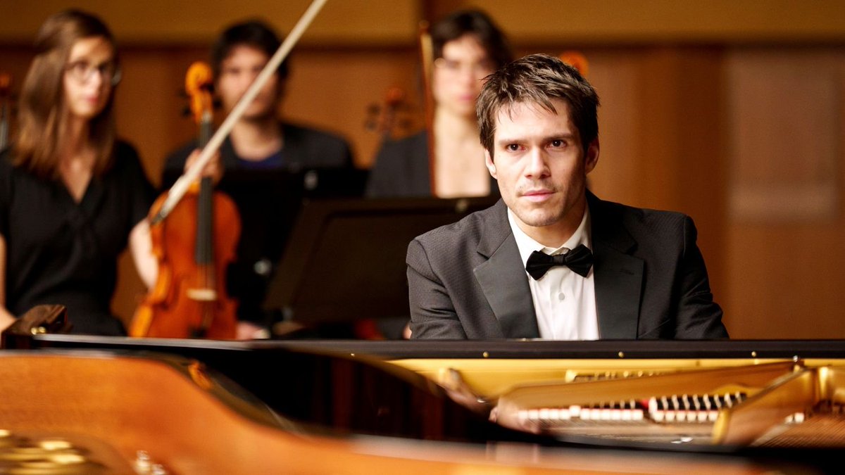 singulars_fr's tweet photo. Pour son 16e film, Arnaud Desplechin centre son jeu de miroir sur un pianiste de concert tiraillé par une vocation et des amours contrariés. La pratique musicale devient la fois le reflet d’un drame intérieur, l’instrument d’une quête existentielle et le langage de la réconcilia https://t.co/1Vzrdp1gAa