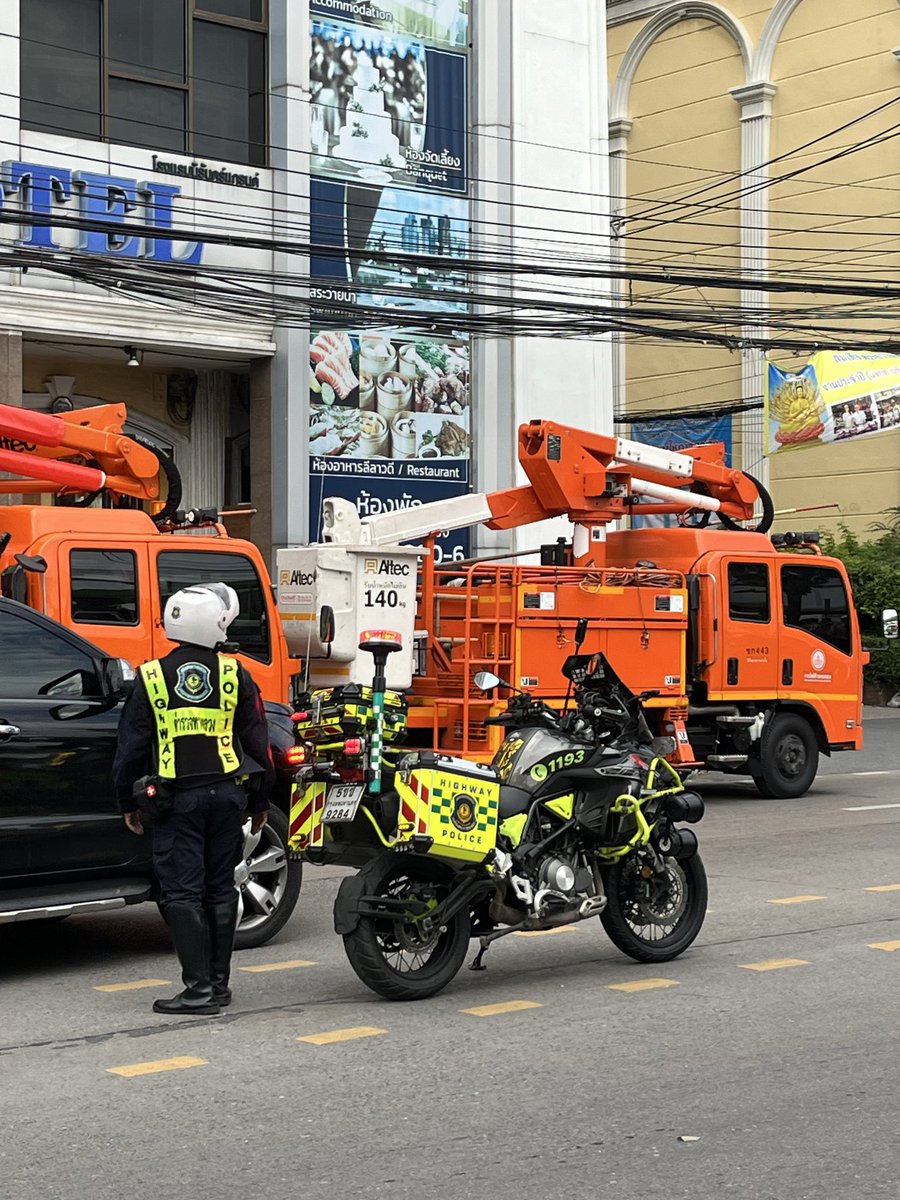 DitchCorp's tweet photo. Hotel Fire in Bangkok https://t.co/MK0lYR1PO4