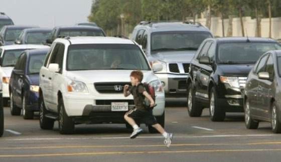 في مستهل انعقاد الدور السنوي ٥٤ لمجلس الشورى، أكد حضرة صاحب السمو الشيخ تميم بن حمد آل ثاني أمير البلاد المفدى على حجر الأساس في بناء المجتمع، قائلاً: "أكرر التشديد على أهمية التربية الأسرية، وسبق أن دار حديثٌ بيني وبين أعضاء مجلس الشورى حول أهمية دور الأسرة في عملية التربية