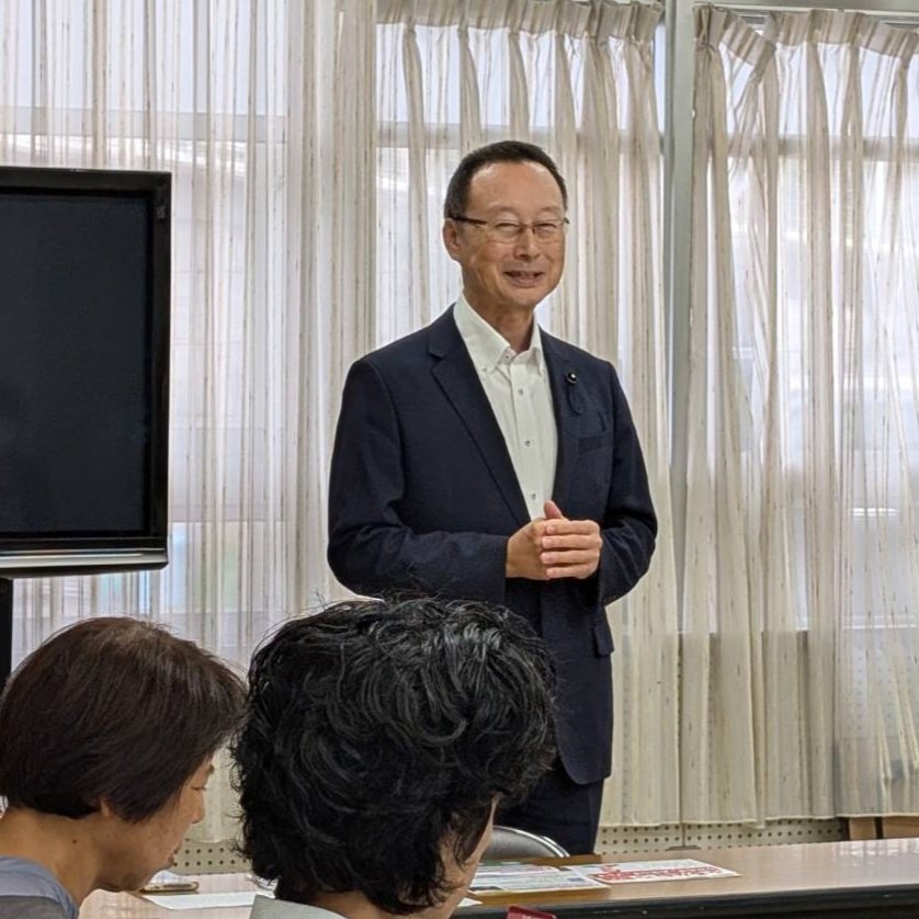自由ヶ丘小学校にて、地域の皆さまと意見交換会を開催しました。

｢いまだに紙が中心の行政、もっと効率化できないのか｣

こんなご意見があり、まさにその通りなのです。しかし紙でないと手続きが出来ない方もいます。どこからどう効率化するか？行政と深く話していきます。

#国民民主党