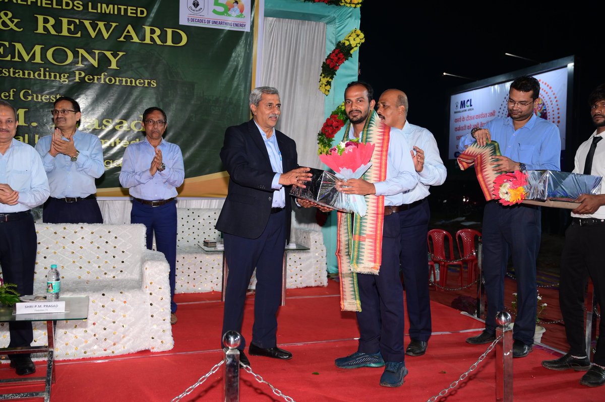 Mahalaxmi_MCL's tweet photo. Hon’ble Chairman, CIL Shri P M Prasad visited Siarmal OCP and Sardega Railway Siding &amp; RLS of Mahalaxmi Area. During the visit, he also presented awards to outstanding performer employees in recognition of their dedication.”
#CoalIndia #MCL  #TeamMCL . https://t.co/Caib5YMa5L