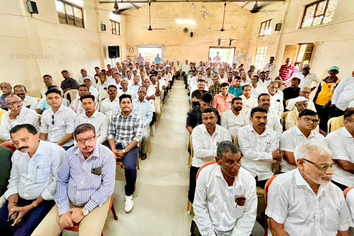 रायगड जिल्ह्यातील तळा तालुक्यात राष्ट्रवादी काँग्रेस पक्षाच्या प्रमुख पदाधिकाऱ्यांची आढावा बैठकीस उपस्थित राहिलो. यावेळी तालुक्यातील अनेक कार्यकर्त्यांनी राष्ट्रवादी काँग्रेस पक्षात प्रवेश केला. त्या सर्व नवीन सहकाऱ्यांचे पक्षात मनःपूर्वक स्वागत करून, त्यांना आगामी राजकीय