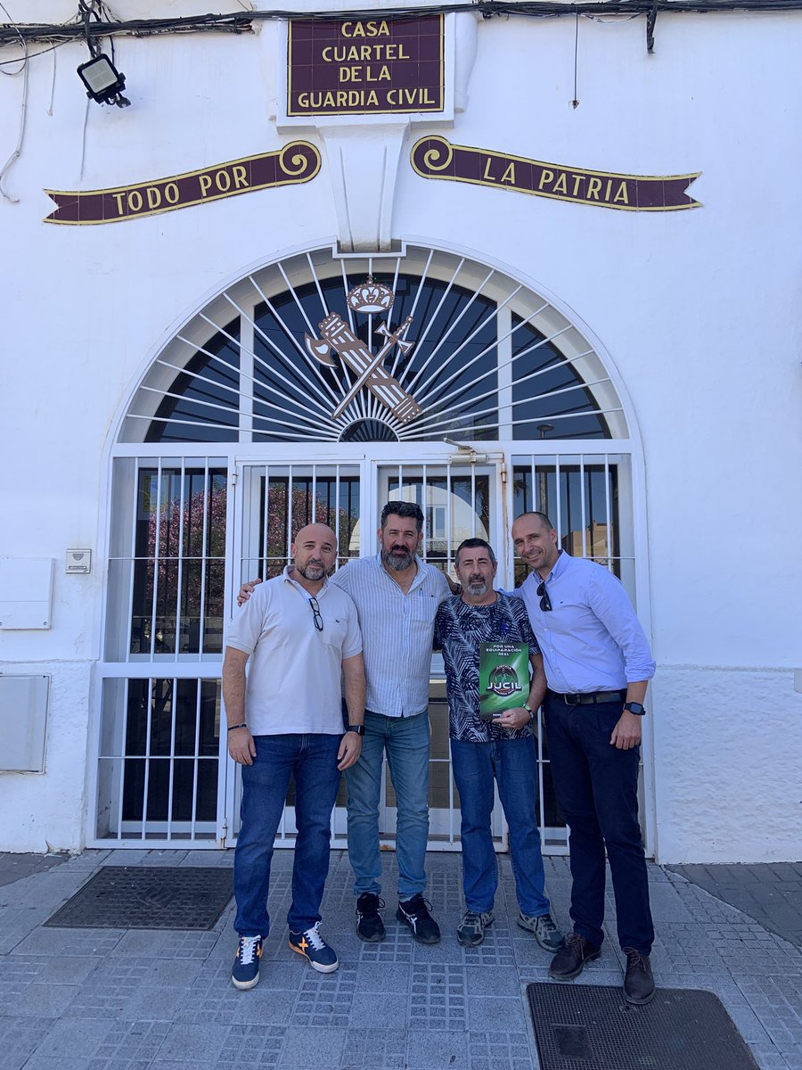jucil_malaga's tweet photo. @jucil_malaga no para y sigue visitando unidades y conociendo sus problemas e inquietudes. 

Antequera, Colmenar, Casabermeja, Archidona, Nerja y Vélez-Málaga, entre otras fueron visitadas. 

⚖️ IGUALDAD entre policías YA:
#EquiparacionYa | #Jucil6x6Ya | #ProfesionDeRiesgoYa https://t.co/K3tQktCeuZ