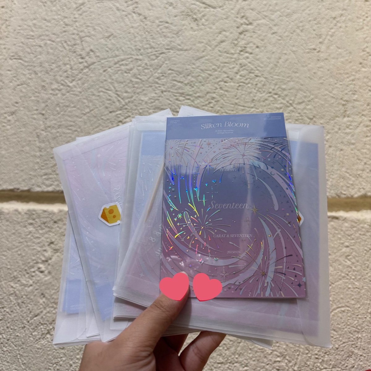 soongyuexe's tweet photo. #saiupdate
arrival of china/ thailand items
- anniv lightstick keyring
- dome cases
- lightstick stand
- lightstick decals
- id holder with charms (partial)
- bongbongie inhaler
- miniteen lightstick parts
- caratbong decor
kindly check your email for the isf and shipping notice ππ€
if you did not receive the notice, please dm me asap!