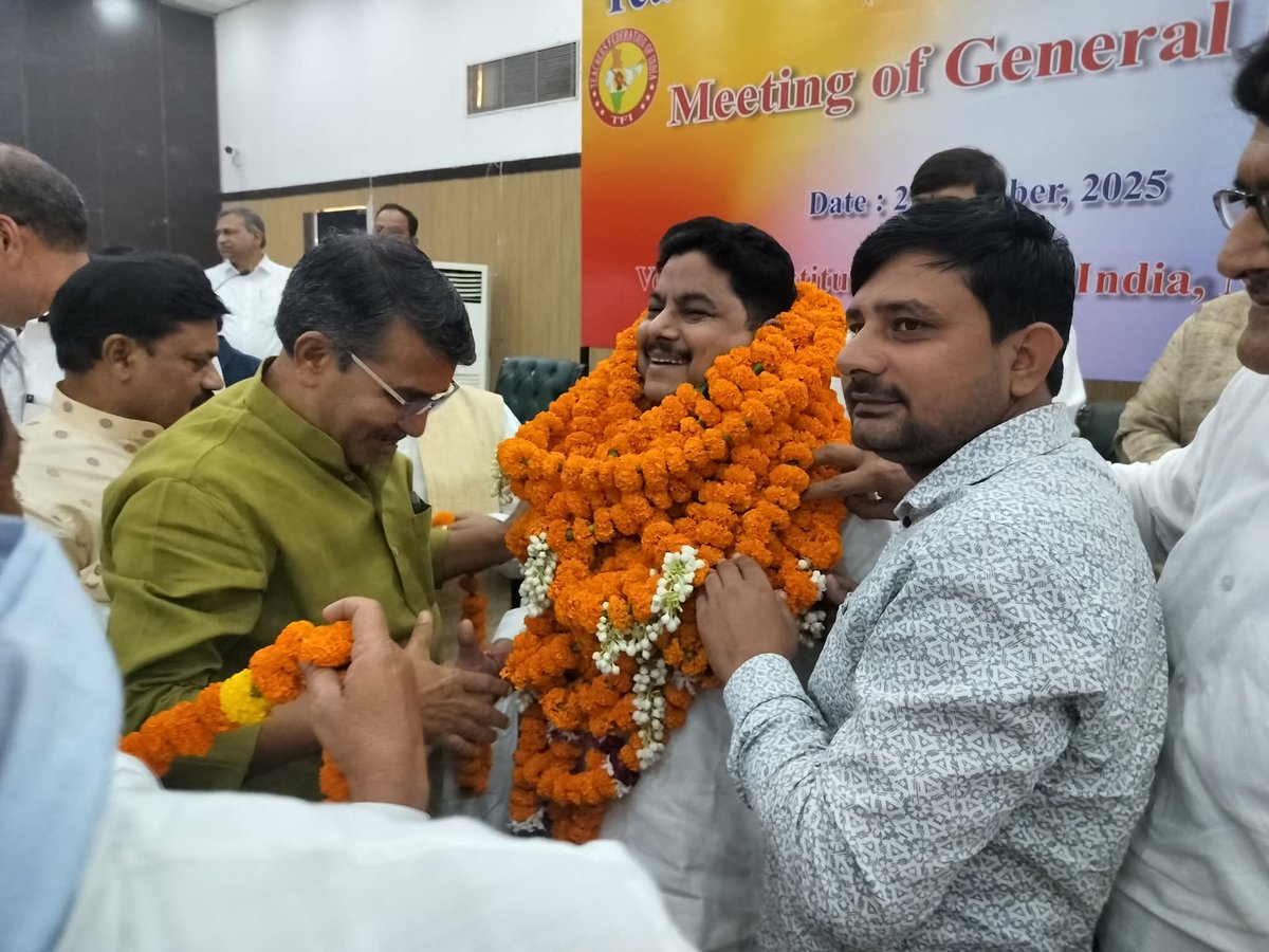 YogendraPa81714's tweet image. TFI के राष्ट्रीय अध्यक्ष के रूप में चुने जाने पर डा० दिनेश चन्द्र शर्मा जी को बहुत-बहुत बधाई आप भारतवर्ष के सभी शिक्षकों के आशा एवं विश्वास के केंद्र बिंदु हैं 🙏
@DrDCSHARMAUPPSS