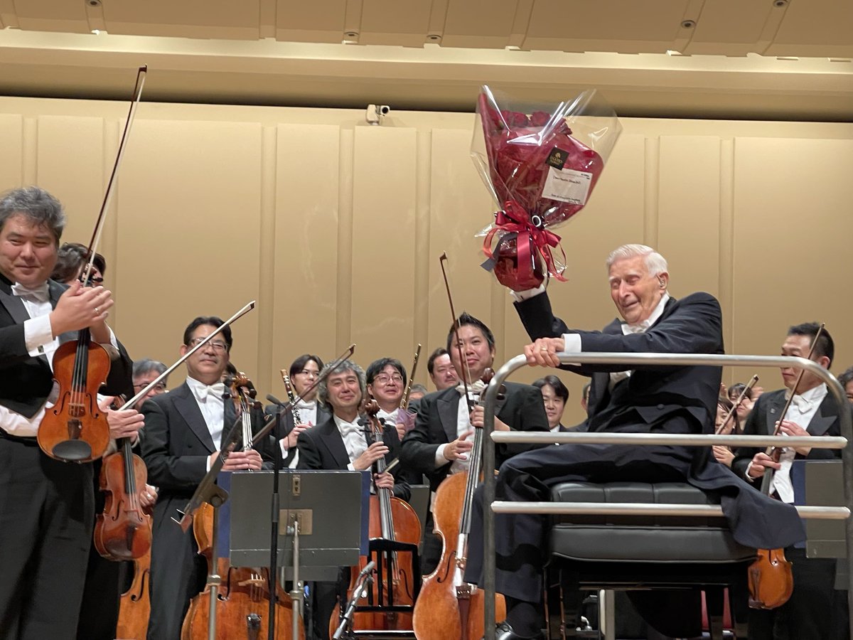 TOUZAIBUTAI's tweet photo. N響25日ブラームス3番ブロムシュテットのブラームス幾度となく実演に接して来たが清浄な印象が強い演奏だしかし今日は今までの印象を塗り替える力が漲り張り詰めた演奏だ指揮振りも両手を高く振り上げ力強い応えるN響も美点が全て表出する世界中何処に出しても恥ずかしく無い演奏だ見事の一言 https://t.co/rX6vwpTZ8n
