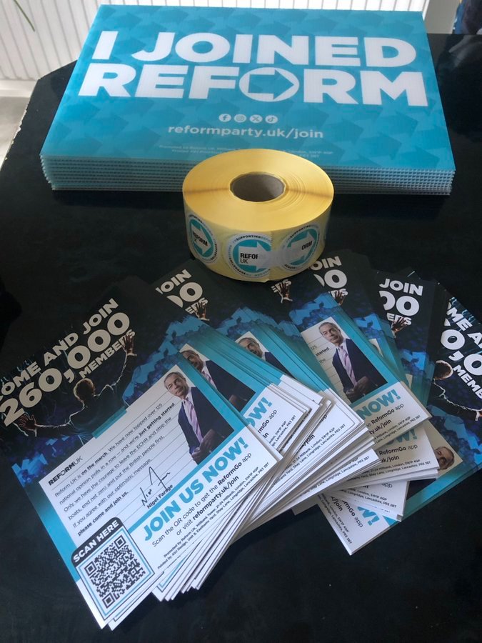 ReformUKLincoln's tweet image. Good morning! 

Members of Reform UK Lincoln Branch are now at Birchwood Shopping Centre.

Come along to join up as part of #ReformActionDay or please use this link:

donate.reformparty.uk/lincoln

#BritainNeedsReform