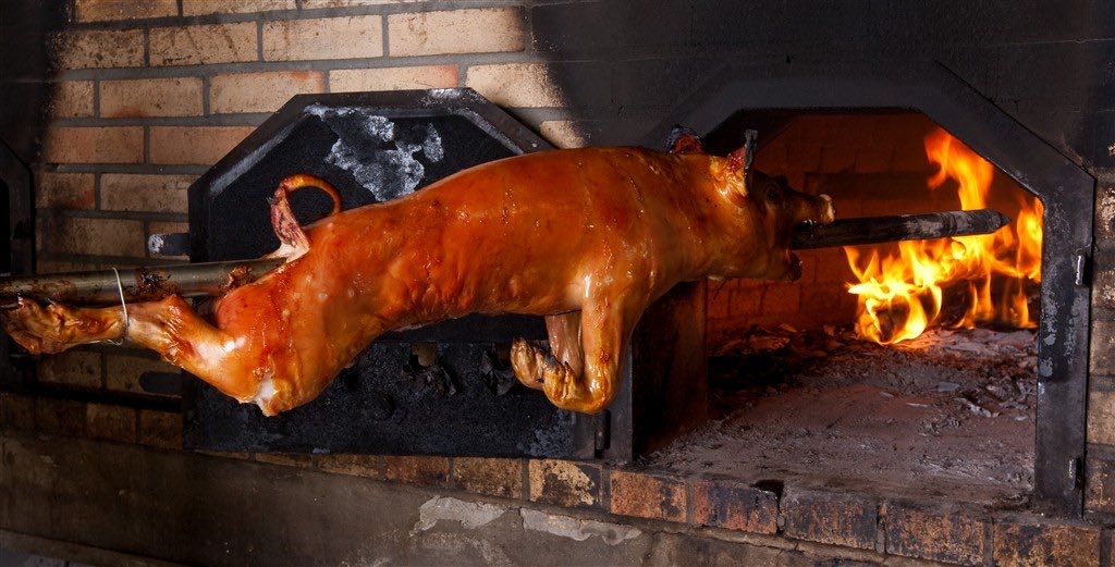 Chanacna's tweet photo. C’est  drôle la BD #asterix en #lusitanie ,mais #obelix n’a pas gouté a notre especialidades de la région du #Viriato,  notre #cochon de lait da Bairrada (#leitãodaBairrada) https://t.co/HJFfsPGf9R