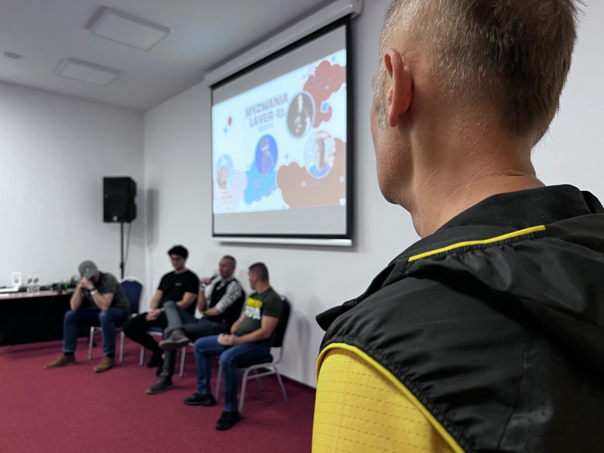 Andrzej_BTC's tweet photo. To była świetna debata na temat wyzwań L1s — mistrzowsko poprowadzona przez @mactom (@KryptoEkipa).
Różne perspektywy, przyjazny pojedynek⚔️
Wielkie Dzięki ⤵️ za poluzowanie Waszych łańcuchów!
$SOL: Krystian @mejordev
$ICP: Paweł @chrzszczy
$ALGO: Paweł @Urthoo
#AlgoSphere https://t.co/qu2mPc8uwL