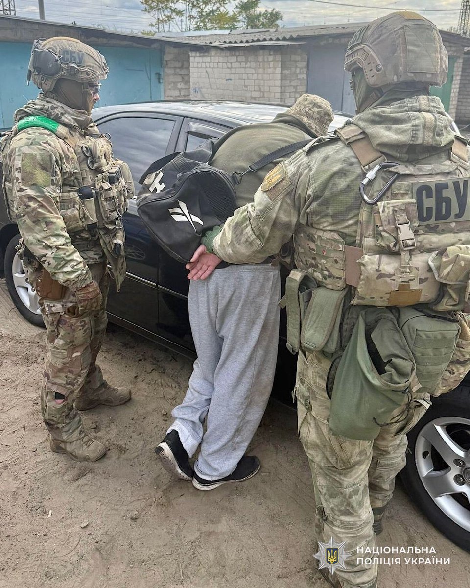 GUNP_Dnipro's tweet image. У Дніпрі поліцейські кримінальної поліції спільно із СБУ припинили нелегальні канали збуту зброї та боєприпасів
Джерело: dp.npu.gov.ua/news/u-dnipri-…
@34_tv
@news112ua
@istv
#Поліція #Дніпро #новини