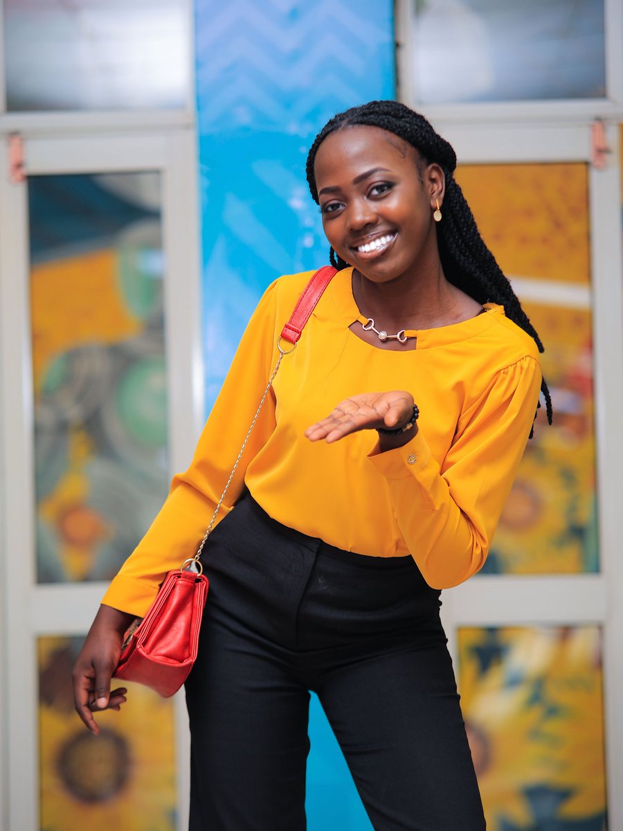 What have been your biggest lessons from the year so far?
Here are mine:
1. I can’t carry everyone along for the ride however much I want to.
2. My peace is my greatest form of power.
3. How I execute will always beat the idea itself.
4. Clarity beats speed. This!!!

🧵