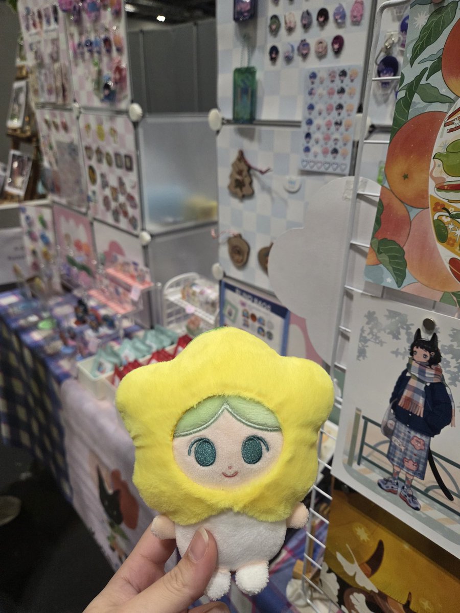 Saturday at MCM London! Here we go again 🙂‍↕️💖🌷