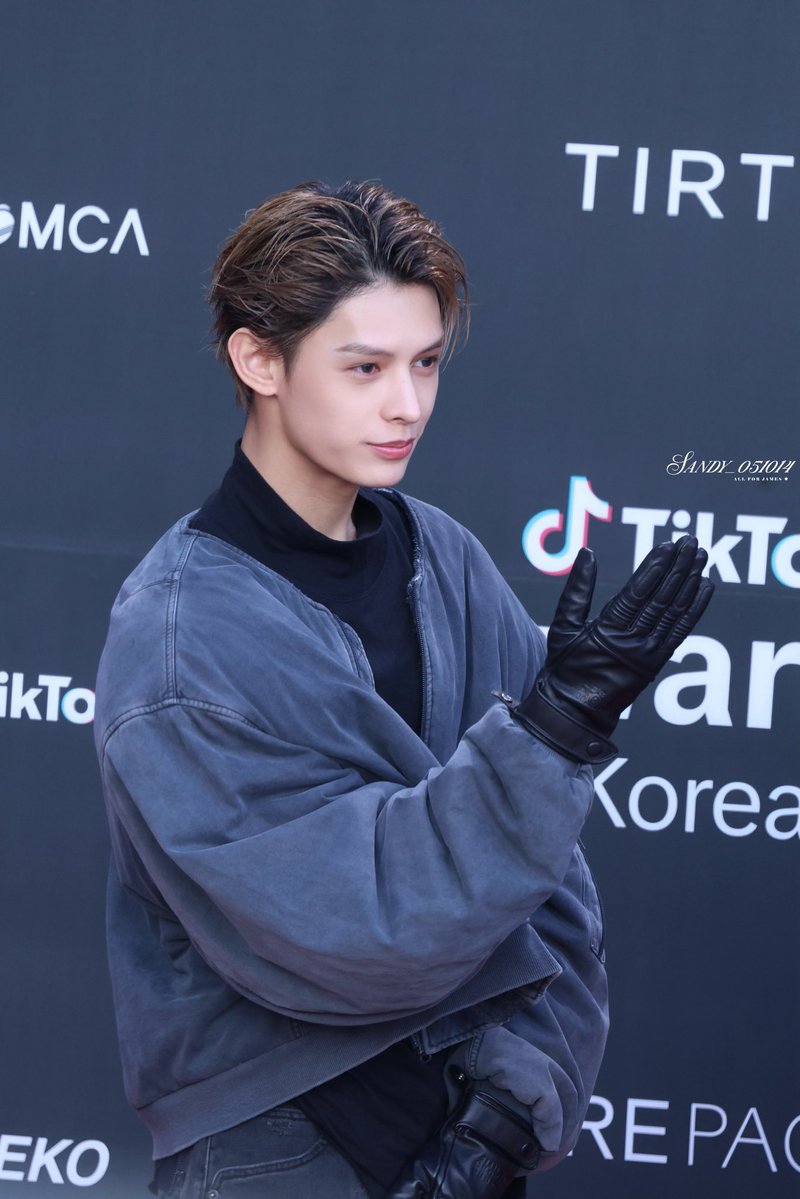 joyrtis's tweet image. OH MY GOD FACE CARD HAIR CARD OUTFIT CARD