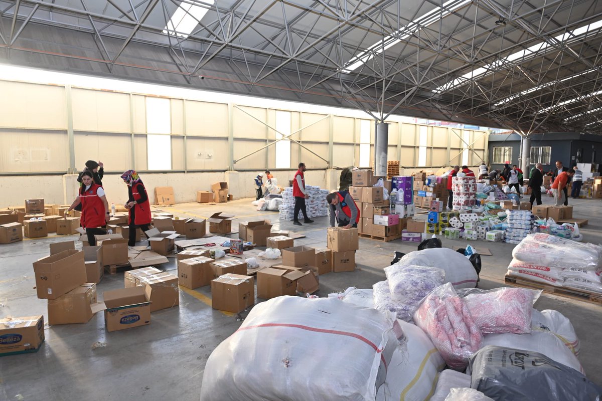 Gazze için Aksaray tek yürek oldu ❤️

Belediye Başkanımız Sn. Dr Evren Dinçer Gazze için toplanan yardımların son durumu için pazar pazarında Belediye ve Stk temsilcilerinden bilgiler aldı.🙋🏻‍♂️

Başkanımız; "Çağrımıza kulak veren tüm hemşehrilerimize, Derneklerimize, STK'larımıza,