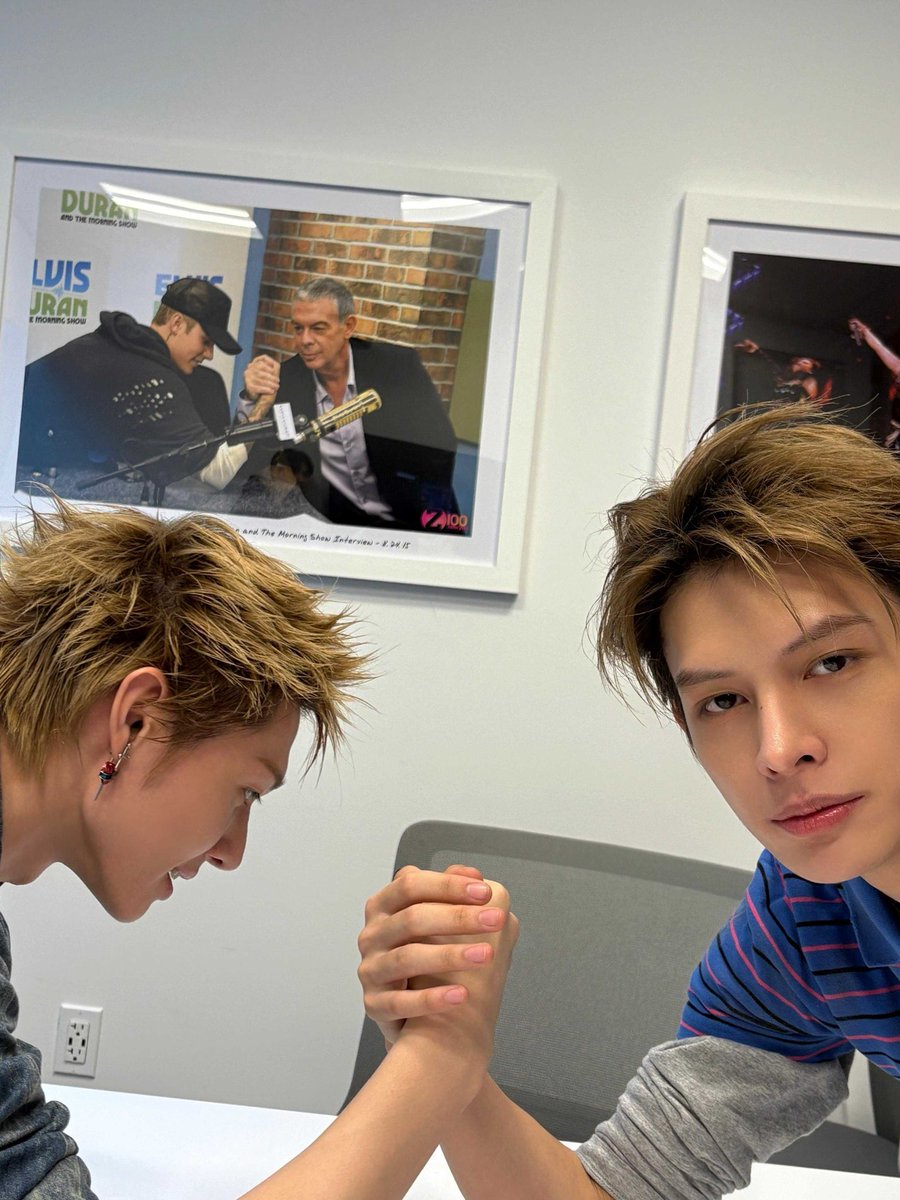 dearcortis's tweet image. Lol they recreated Justin Bieber and Elvis Duran photo 😅 #MARTIN #JAMES