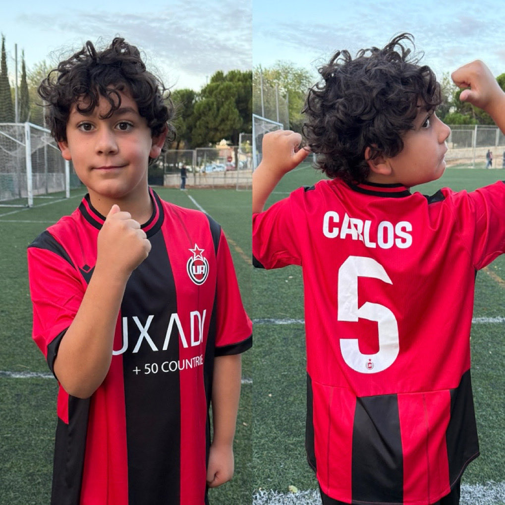 serperasesoria's tweet image. Nueva temporada, nuevos colores y nuevo dorsal. “El Muro” este año defenderá con el 5.
Por problemas federativos no ha podido estrenarse con su equipo, muy mermado con muchas bajas por el mismo problema, debutando con derrota por 6-2.
#Carlos #futbol #unionadarve #madrid