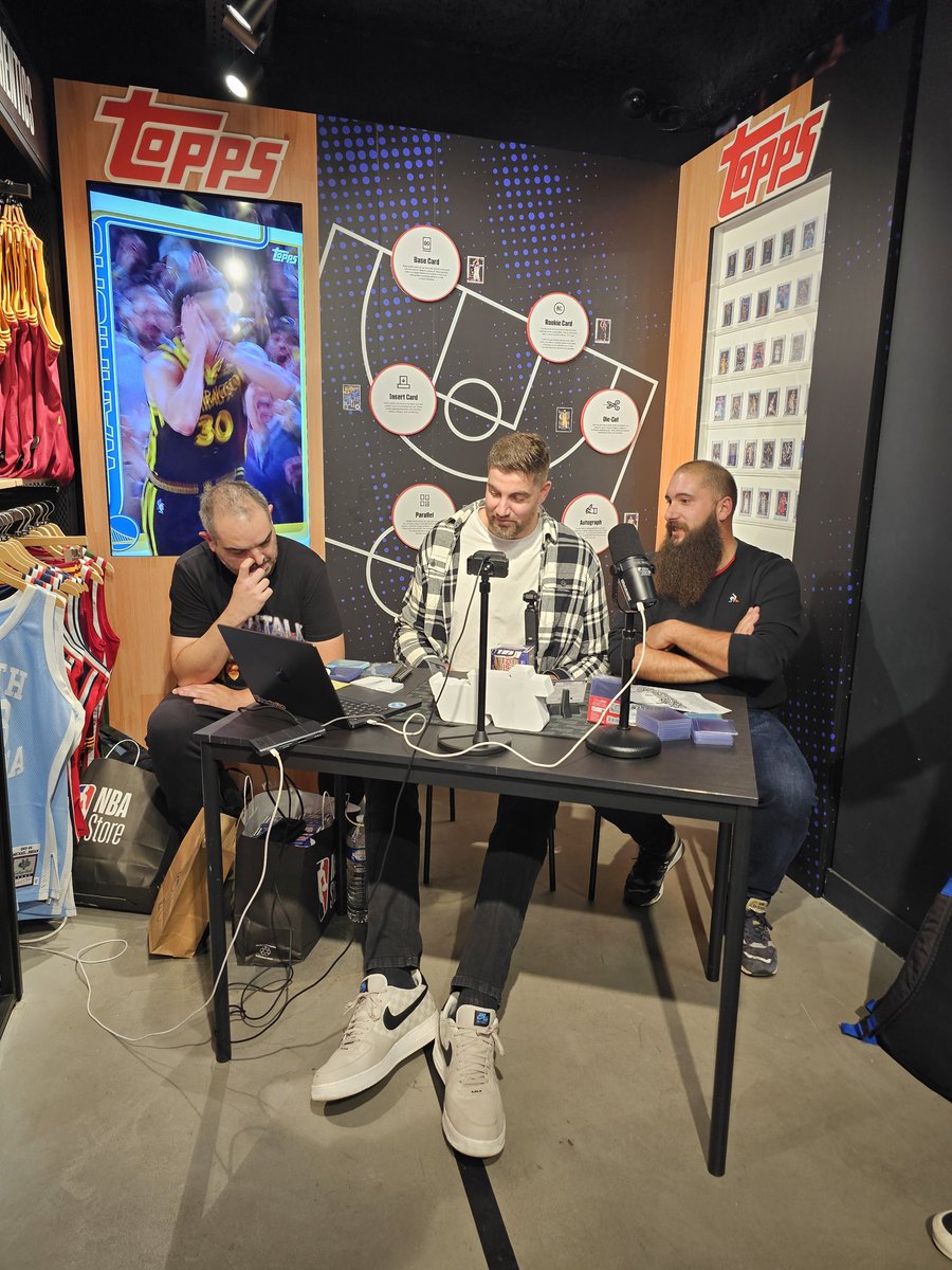 pressebasket's tweet image. Vrai bonheur de participer hier, au #nbastore, au lancement de la série Topps Basketball, avec du beau monde au rdv 😁😁. 5MAJEUR était là, les #cardsaddict également.
Merci @Topps @Topps_UK pour ce super moment. #cafédescartes