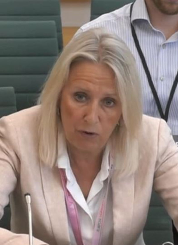 StarkNakedBrief's tweet image. Many haven't heard of Jo Farrar, the former second and now first permanent secretary of the Ministry of Justice...
But she is the one heading (bar Lammy) the seemingly incompetent department.
When Farrar first entered the department from NHS Blood and Transplant in 2021, there…