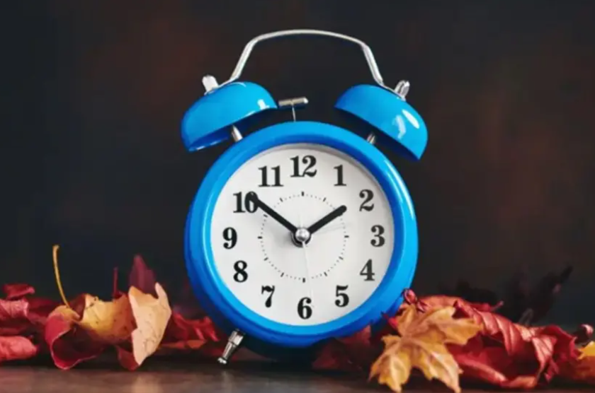 DhavalDsjaan's tweet photo. Gentle reminder: the clocks will go back this weekend, meaning we’ll get an extra hour in bed! Don’t forget to wind your manual clocks back before you go to sleep on Saturday. ⏰

#DaylightSaving https://t.co/4hcveGPrfa