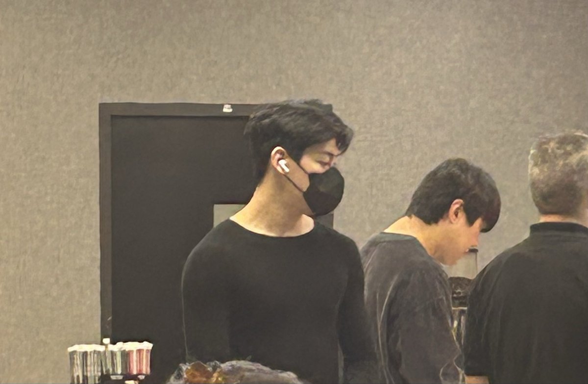 jackT48605's tweet photo. เจอ BamBam Got7 ที่สนามบินขอนแก่น #Khonkaenairport https://t.co/QTHPZHOrUX