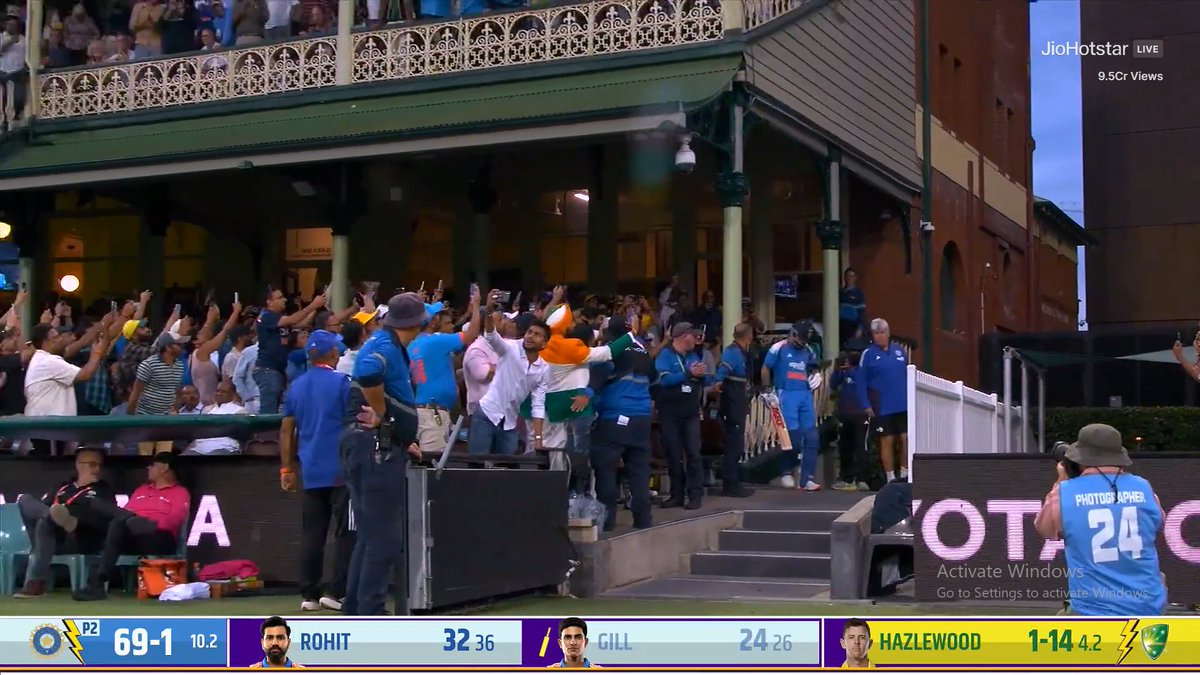 pr110009's tweet image. ENTRY OF VIRAT KOHLI AT SCG..🔥
#ViratKohli 
#INDvsWI 
#RohitSharma