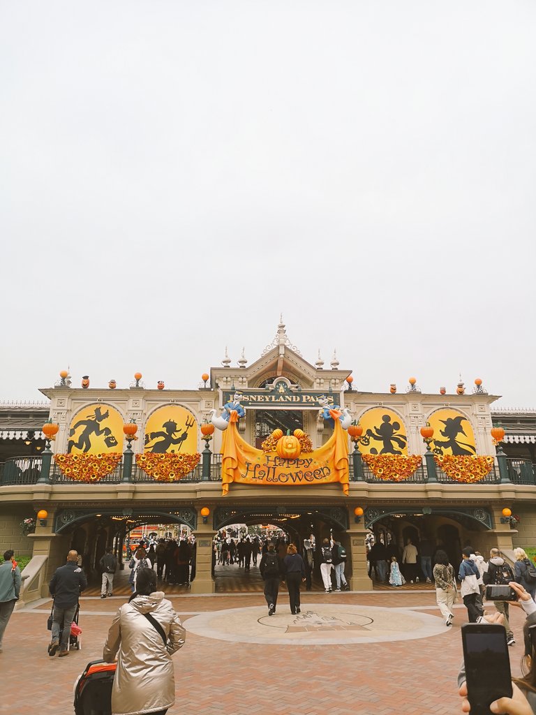 ryspooner96's tweet photo. Disney 🇨🇵🎃 https://t.co/uPI8yTrDHq