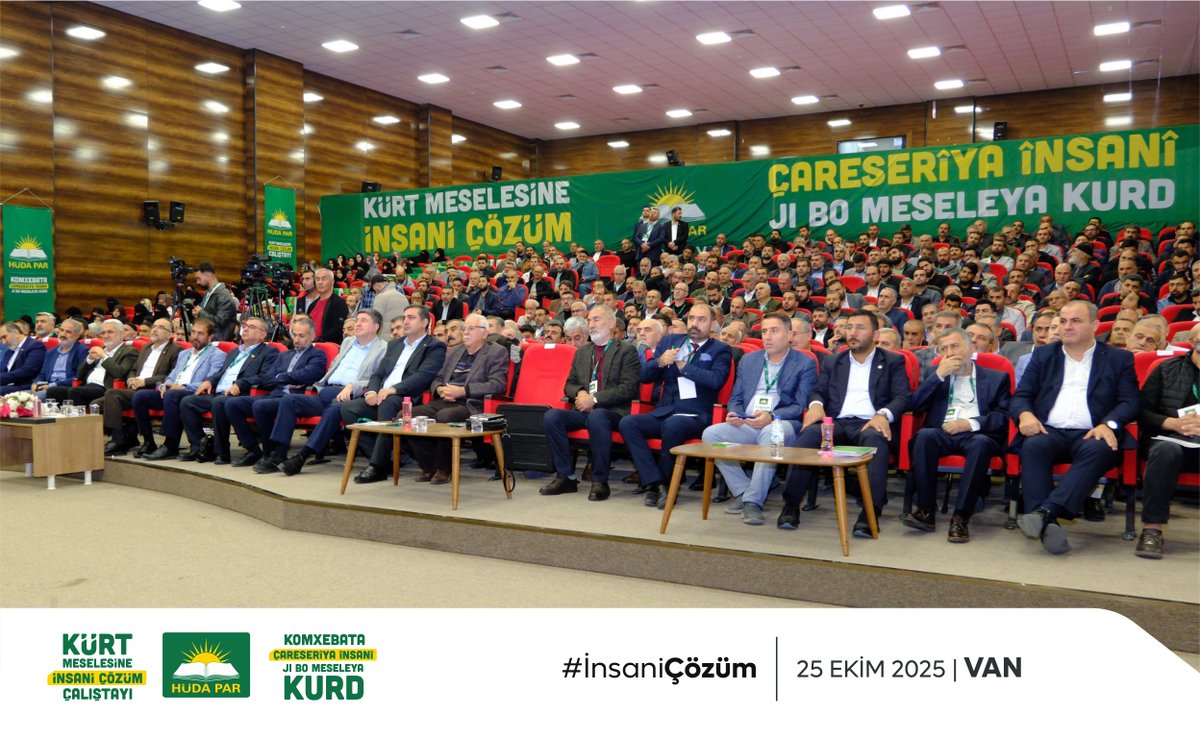 Kürt Meselesine İnsani Çözüm Çalıştayı

Van İl Müftüsü Dr. Mehmet Sırrı Şık ve Van YY Üniversitesi Yaşayan Diller Enstitüsü Başkanı Prof. Dr. Abdulhadi Timurtaş selamlama konuşmalarını gerçekleştirdi.

#İnsaniÇözüm