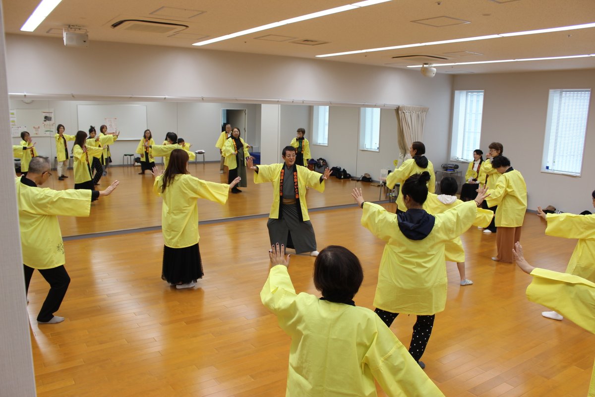 sakae_cc's tweet image. 本日「名古屋よいとこ節を踊ろう」講習会を開催。日本舞踊西川流師範の西川長秀さん、歌手のまほろば遊さん@yumahoroba、「名古屋よいとこ隊」のみなさんに楽しくご指導いただきました。ありがとうございました。
#名古屋よいとこ隊
instagram.com/yoitokotai/