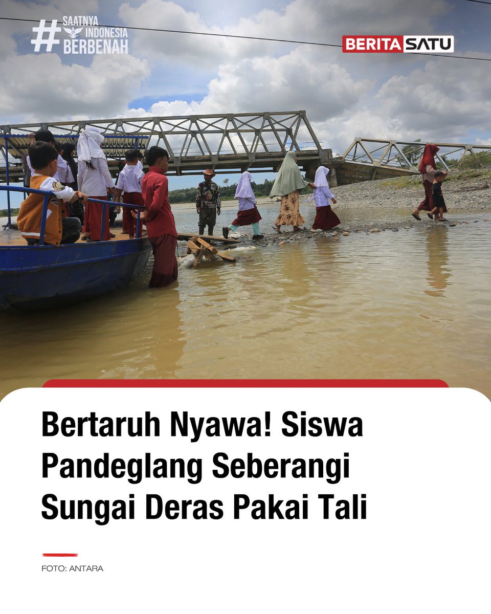 Beritasatu's tweet image. Video berdurasi 37 detik ini memperlihatkan perjuangan siswa SD dan SMP di Kampung Cegog, Pandeglang, yang menyeberangi sungai tanpa jembatan. Warga dan guru ikut membantu agar anak-anak bisa sampai ke sekolah dengan selamat.

#Pandeglang #Siswa #SebrangiJembatan #BeritaSatu