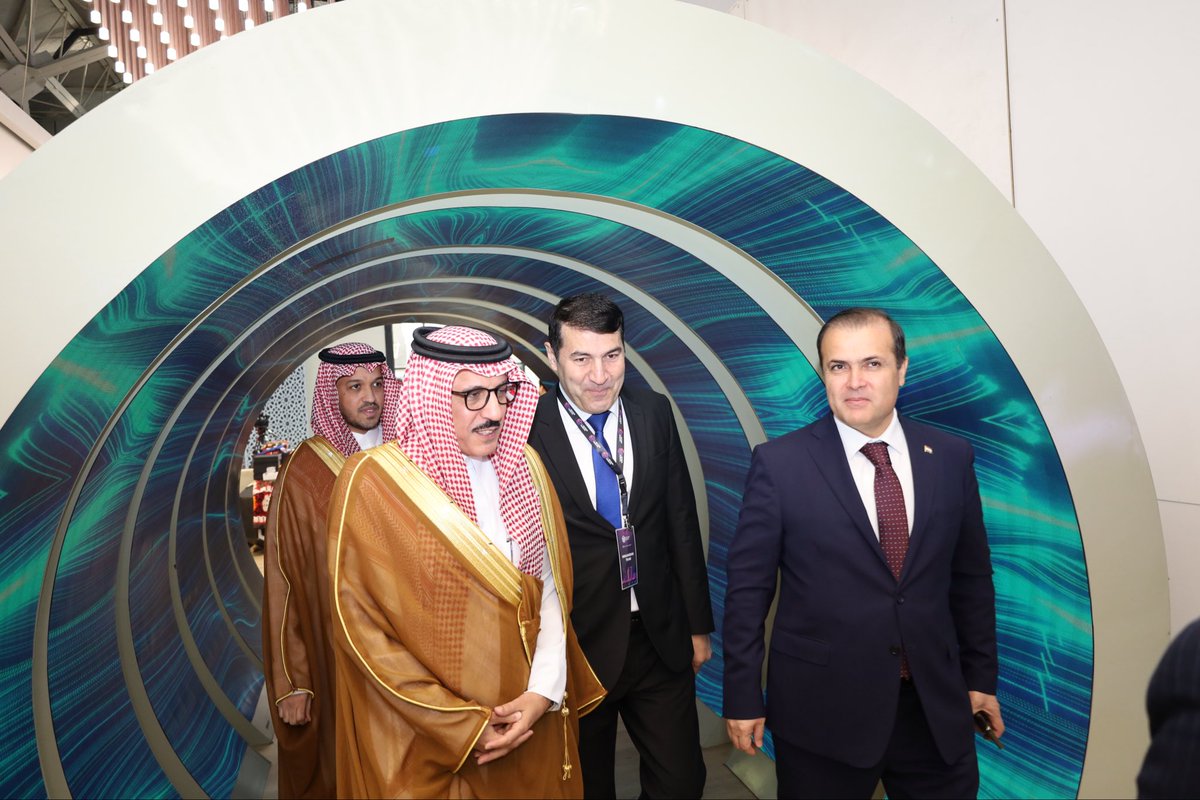 شهد سعادة السفير وليد بن عبدالرحمن الرشيدان صباح اليوم مراسم افتتاح مؤتمر طاجيكستان الدولي للذكاء الاصطناعي والمعرض المصاحب بمشاركة سعادة الأستاذ عبدالعزيز الجديعي نائب الرئيس التنفيذي لتطوير الاعمال في الهيئة السعودية للبيانات والذكاء الاصطناعي بحضور معالي النائب الأول لرئيس