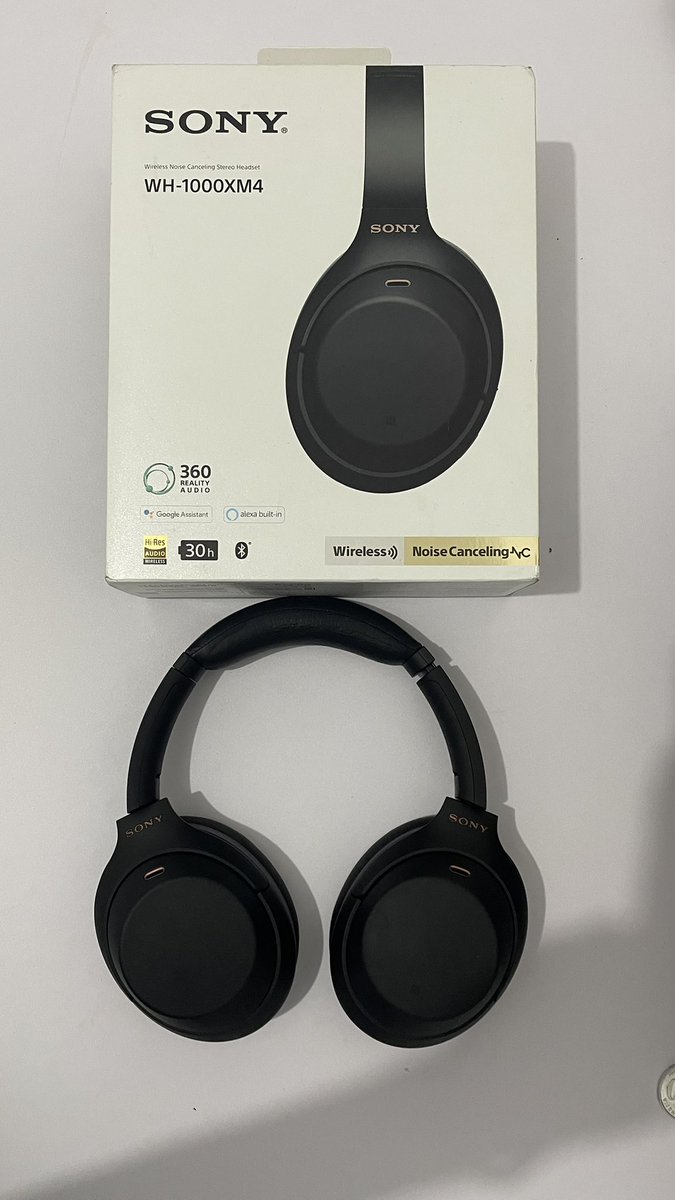 lightfurryu's tweet photo. WTS 
headphone SONY WH-1000XM4

kelengkapan fullset
- headphone
- box
- case travel
- kabel

Rp. 2.100.000

#zonabu #zonauang https://t.co/CdQbC1vxHC