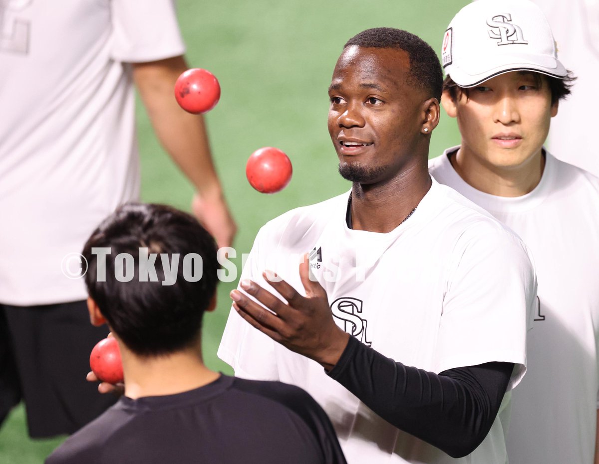 tospophoto's tweet image. 【プロ野球】2025年10月25日
日本シリーズ ソフトバンクX阪神

#モイネロ #周東佑京 #谷川原健太 

#日本シリーズ 
#福岡ソフトバンクホークス #sbhawks #東スポ