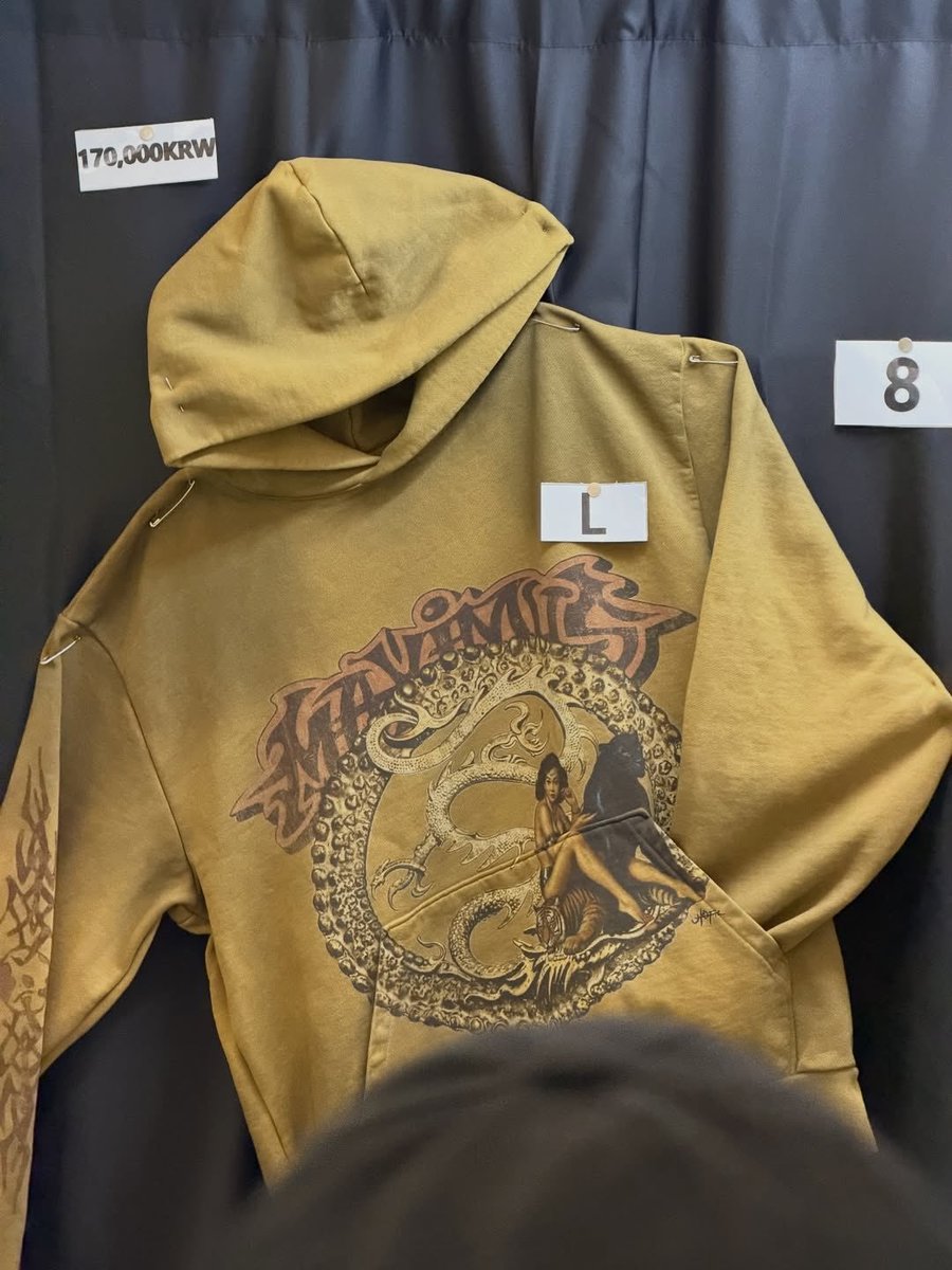 First look at the Circus Maximus Tour hoodies and zip up for South