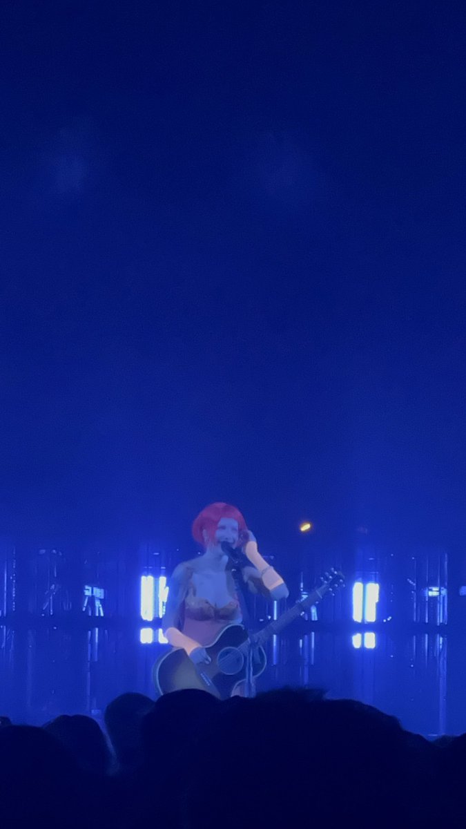 theeairsign's tweet photo. manifested seeing my girl in concert tonight after ten years of wanting to @halsey you're a legend ❤️ https://t.co/dZAGPFCILN