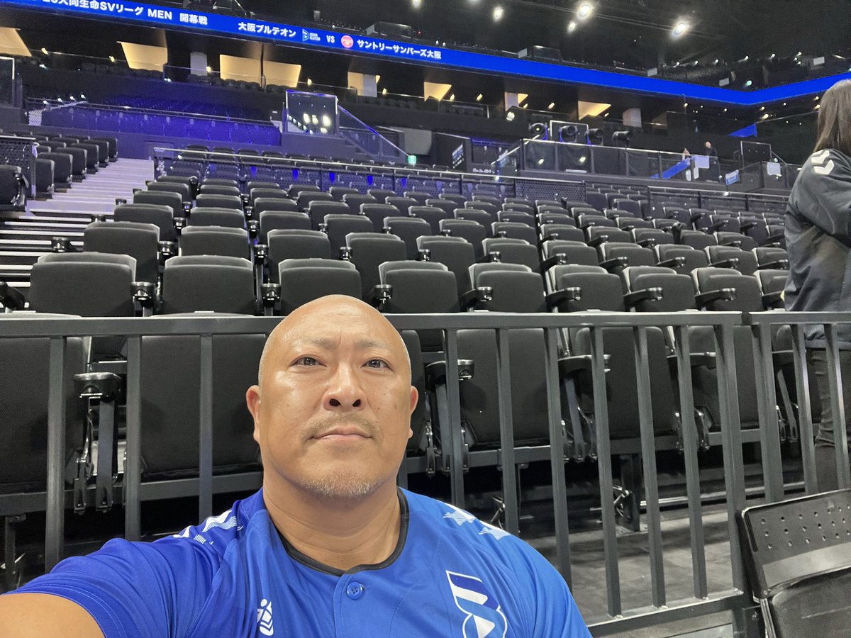 RadioVoceNao's tweet image. 昨日のアリーナ、とても温かくて素敵な空気でした。
今日もGLIONで、選手とともに、みんなが心から楽しめる時間にしていきましょう！

Yesterday’s atmosphere was beautiful — full of energy and kindness.
Let’s enjoy today again together at GLION, side by side with the team 💙

#Bluteon