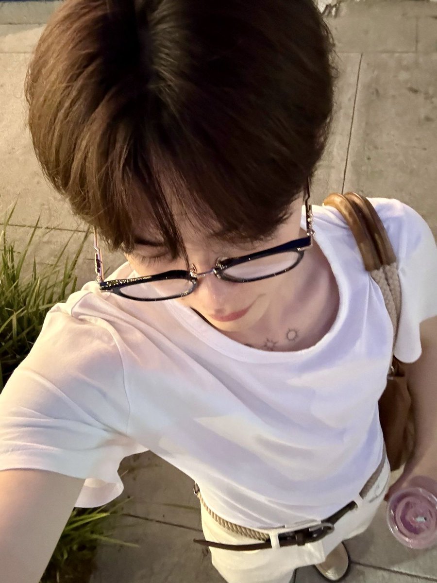 lunvraen's tweet image. Abian H. Ganendra, 2001.

Baru kembali dari pelesiran dengan membawa beberapa oleh oleh. 

Kamu paling suka dapat oleh oleh apa?