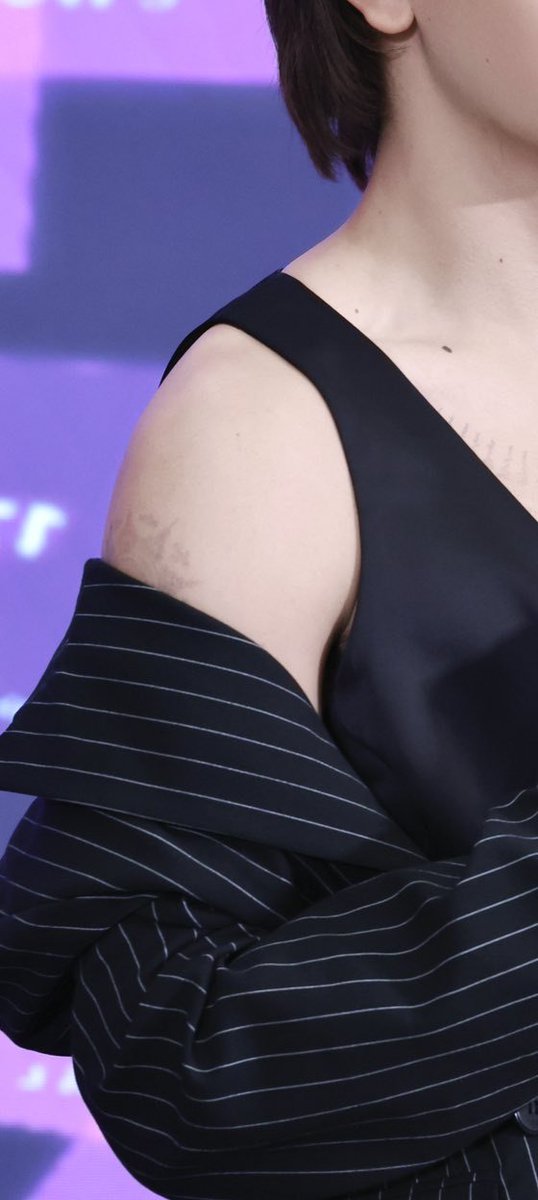 dn_jchen's tweet image. เพิ่งเห็น รอยสักยังอยู่ๆเลยอ่ะ ฮาโลวีนนี้ พ่อครูอินเตอร์มาแน่ 

#จุงอาเชน : #JoongArchen