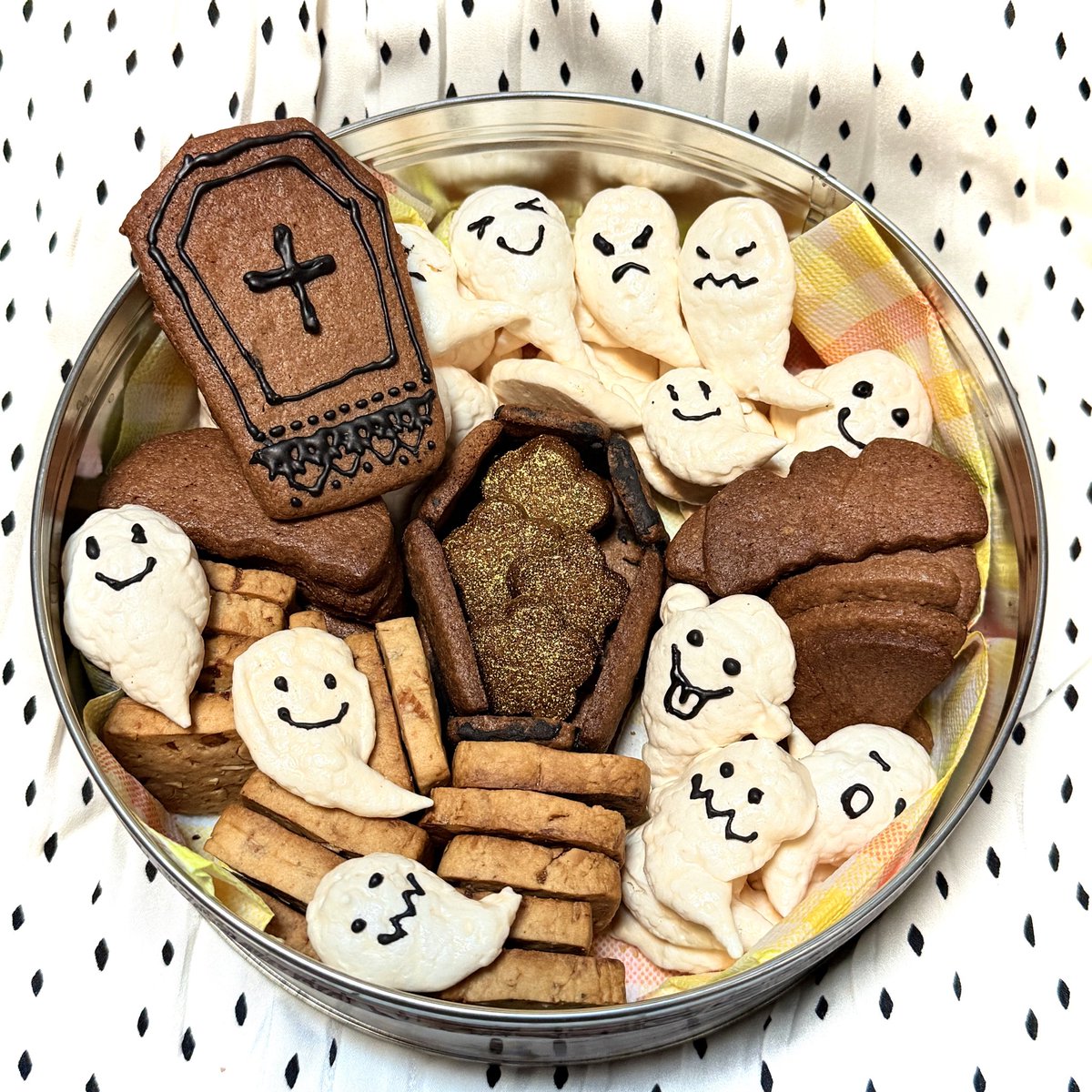 🅗🅐🅟🅟🅨 ​ 🅗🅐🅛🅛🅞🅦🅔🅔🅝
#Halloween2025 
おばけのクッキー缶を作りました
👻🍪👻🍪👻🍪👻🍪👻